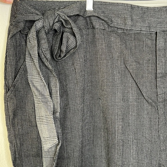 Soncy Tie Waist Pant With Cuffs in Black and White Plaid Ombre Size 6 (30W) NWT! - Picture 2 of 7